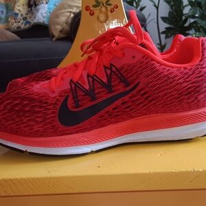 Nike Air Zoom Winflo 5 'Bright Crimson' AA7406- MENS:8.5